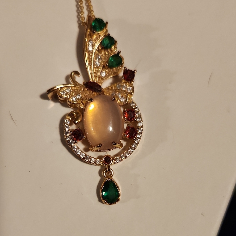 Pink Jade Pendant Necklace